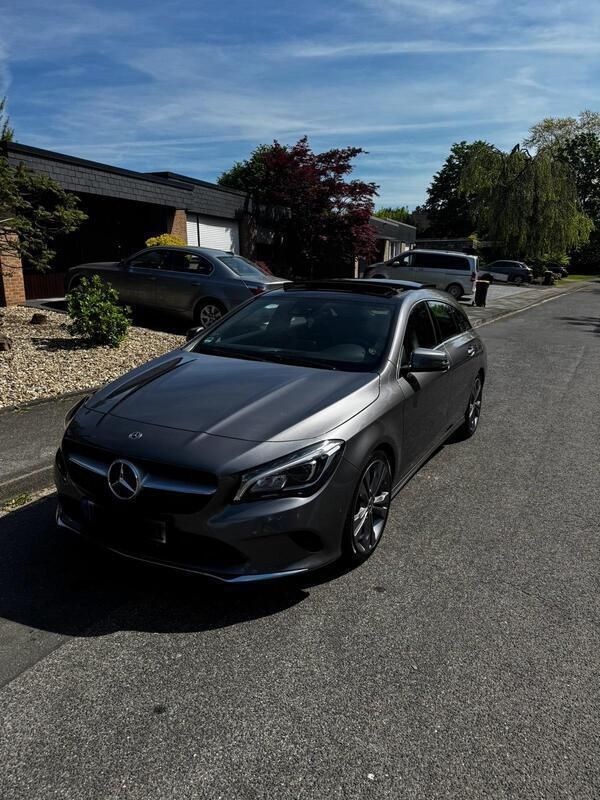 Grau Gebraucht 2019 Mercedes CLA250 Shooting Brake Kombi | 24.600 € (Guter Preis) - Bild 1/4