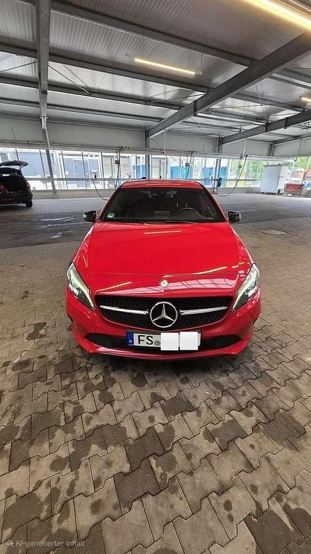 Gebraucht 2016 Mercedes 180 Limousine | 16.329 € - Bild 1/4