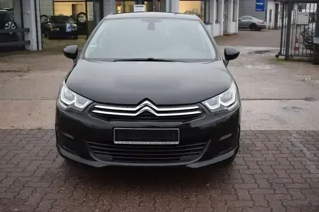Gebraucht Citroën C4 Tendance 114 PS (83 kW) 2015 Schwarz Limousine