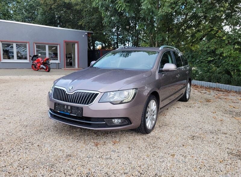 Amethystpurple metallic Gebraucht 2014 Skoda Superb Exclusive Kombi | 5.880 € (Guter Preis) - Bild 1/4
