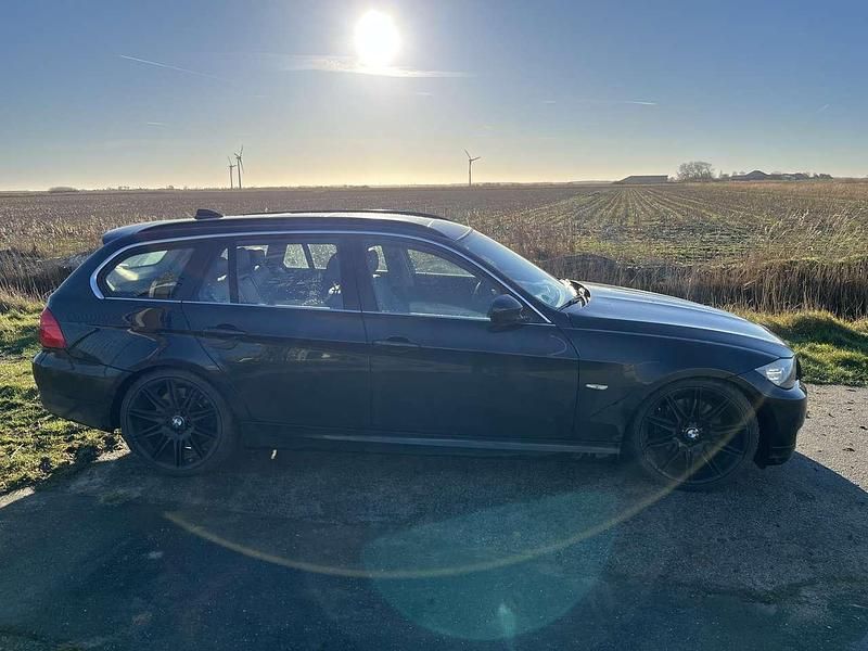 Gebraucht BMW 325 204 PS (150 kW) 2010 Schwarz Kombi