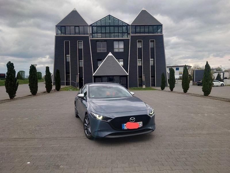 Grau Gebraucht 2023 Mazda 3 Limousine | 17.950 € (Superpreis) - Bild 1/4