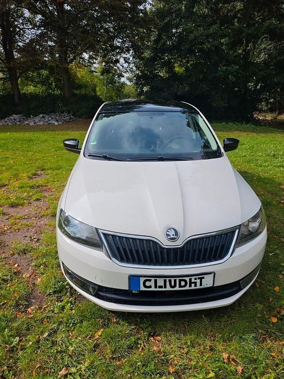 Weiß Gebraucht 2014 Skoda Rapid Active Limousine | 4.500 € (Teuer) - Bild 1/4