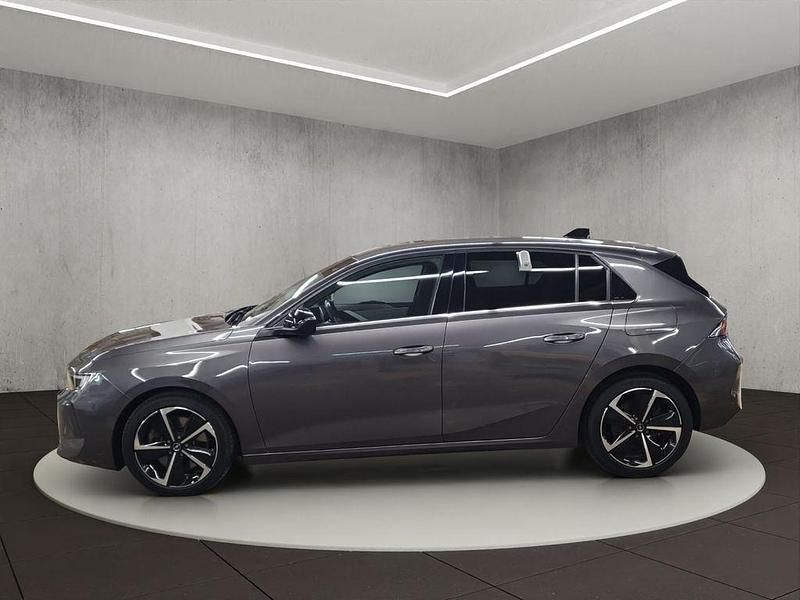 Gebraucht Opel Astra Elegance 181 PS (133 kW) 2022 Vulkan grau (metallic) Limousine