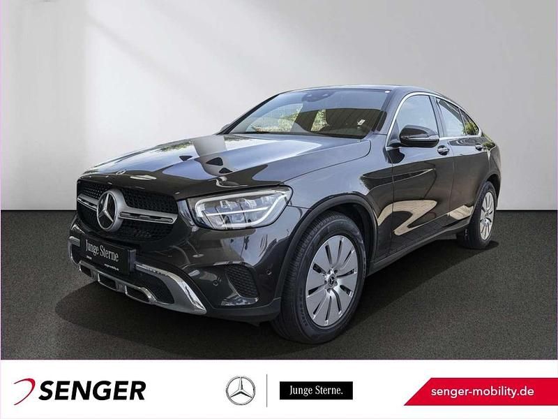 Grau Gebraucht 2021 Mercedes GLC200 SUV | 38.760 € (Teuer) - Bild 1/3