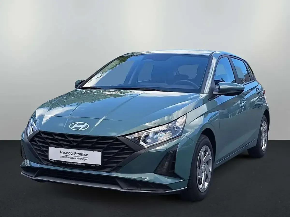 Gebraucht Hyundai i20 Select 79 PS (58 kW) 2025 Mangrove green / mic Kleinwagen