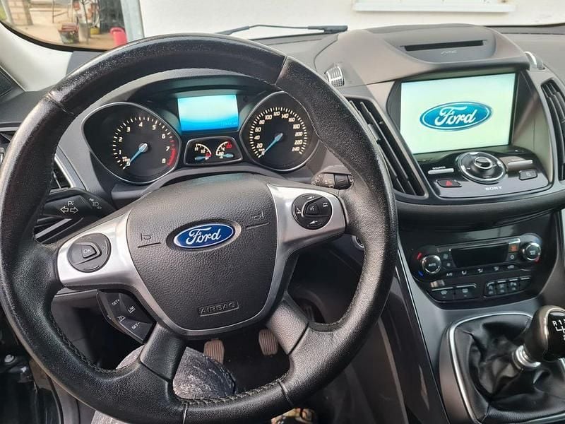 Gebraucht Ford Kuga Individual 150 PS (110 kW) 2016 Schwarz SUV