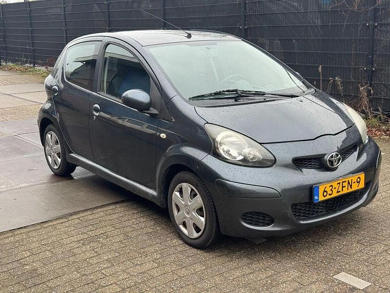 Gebraucht Toyota Aygo Comfort 68 PS (50 kW) 2010 Grau Kleinwagen