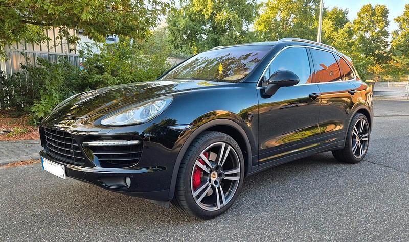 Schwarz Gebraucht 2011 Porsche Cayenne Turbo SUV | 27.500 € (Etwas zu teuer) - Bild 1/4