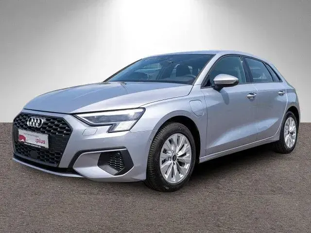 Gebraucht Audi A3 Sportback e-tron Ambiente 204 PS (150 kW) 2023 Florettsilber metallic Kleinwagen
