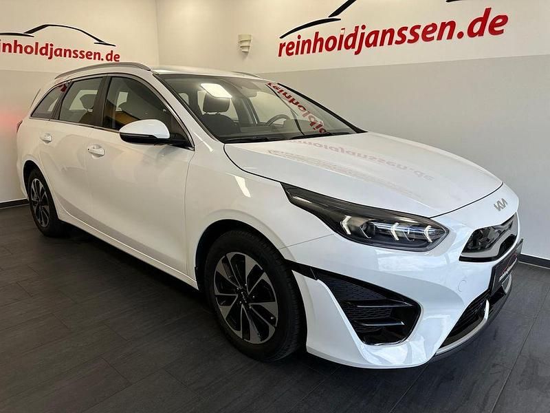 Weiß Gebraucht 2022 Kia Ceed Sportswagon Vision Kombi | 20.490 € (Guter Preis) - Bild 1/4