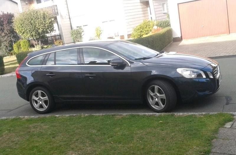 Gebraucht Volvo V60 163 PS (119 kW) 2011 Grau Kombi