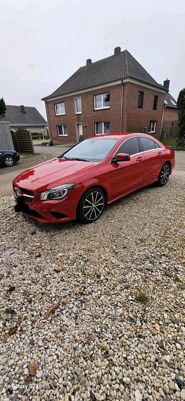 Rot Gebraucht 2015 Mercedes CLA200 AMG Limousine | 13.900 € (Fairer Preis) - Bild 1/4