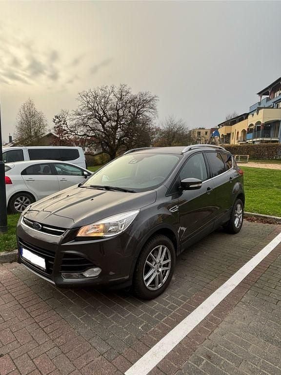 Gebraucht Ford Kuga Titanium 179 PS (131 kW) 2016 Grau SUV