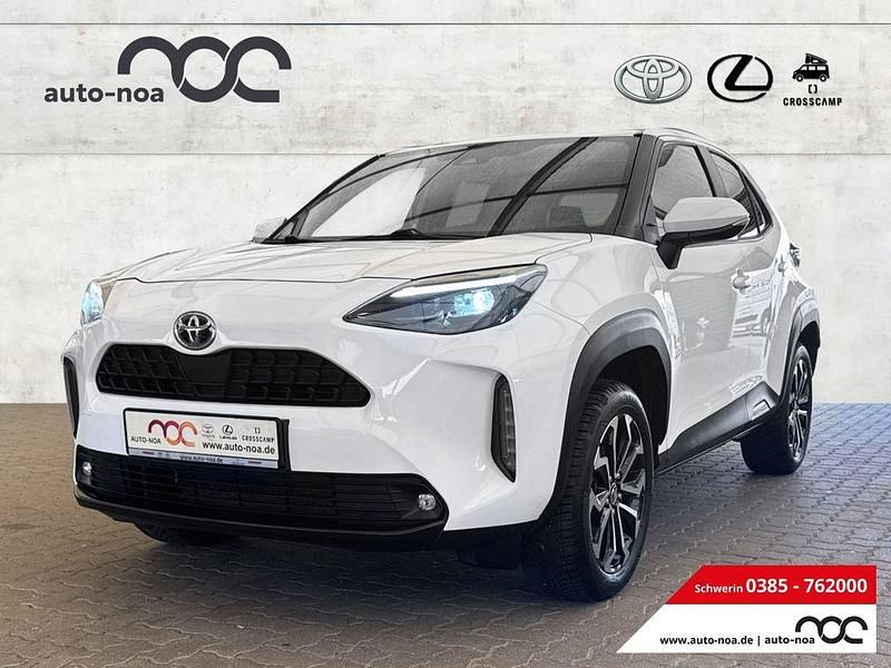 Weiß Gebraucht 2022 Toyota Yaris Cross Team SUV | 25.990 € (Teuer) - Bild 1/4