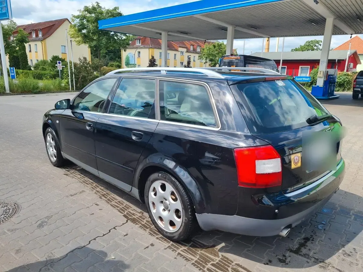 Gebraucht Audi A4 220 PS (161 kW) 2001 Schwarz Kombi