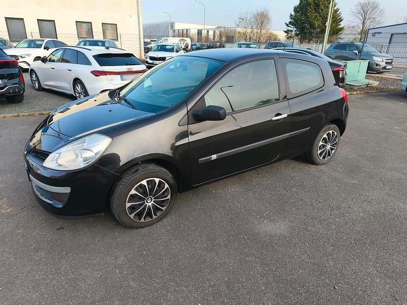 Gebraucht Renault Clio II 75 PS (55 kW) 2007 Schwarz Kleinwagen
