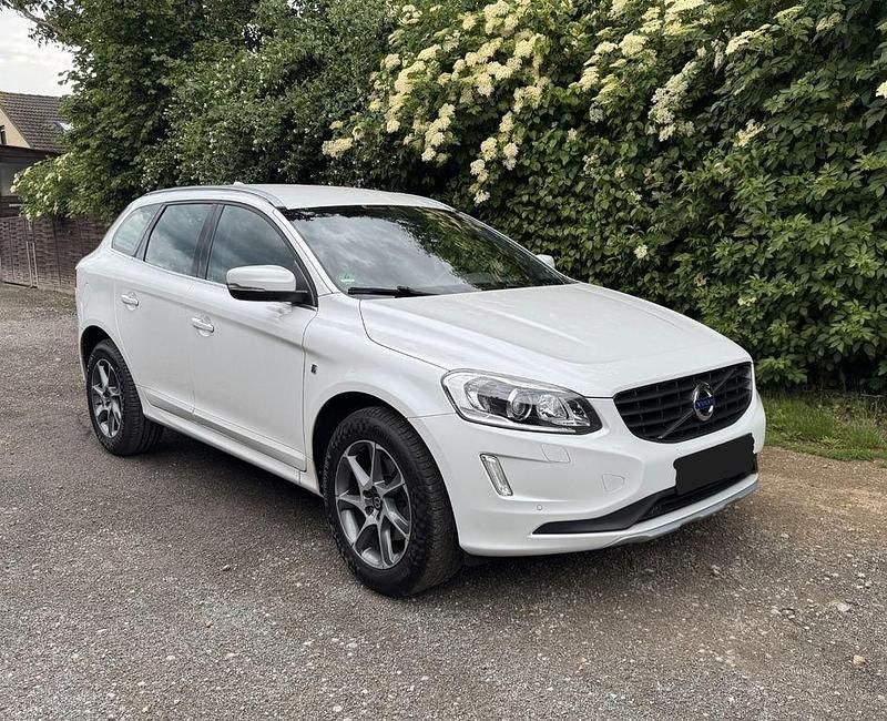 Weiß Gebraucht 2015 Volvo XC60 Ocean Race SUV | 13.450 € (Fairer Preis) - Bild 1/4