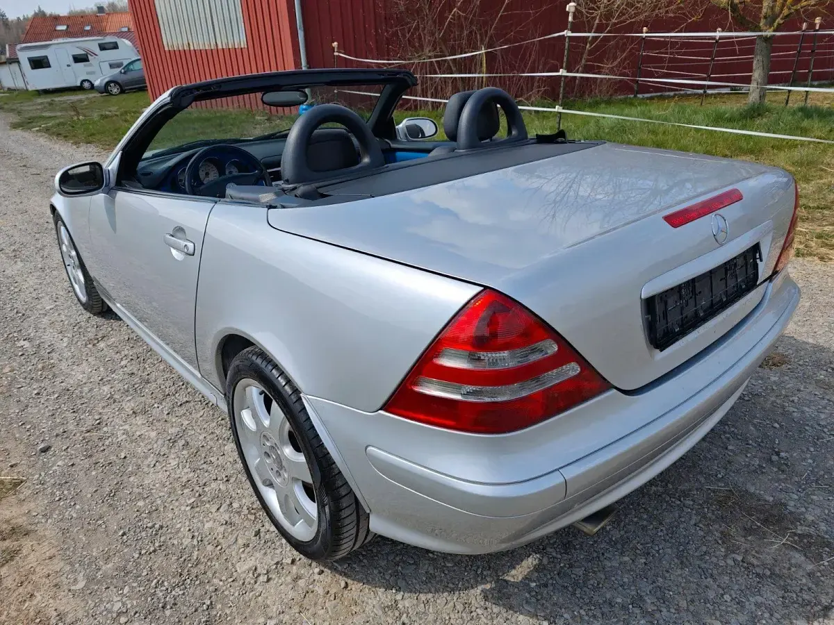 Gebraucht Mercedes SLK320 218 PS (160 kW) 2000 Silber Cabrio