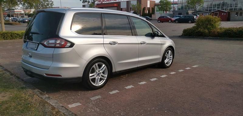 Gebraucht Ford Galaxy Titanium 179 PS (131 kW) 2015 Silber Van / Kleinbus