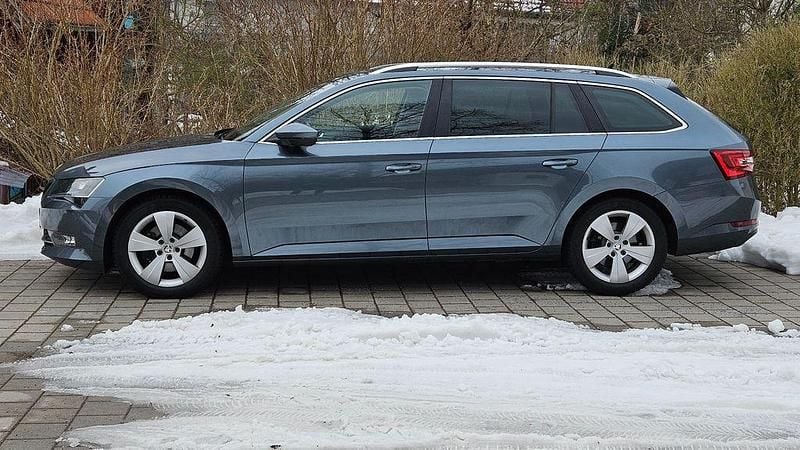 Gebraucht Skoda Superb Style 150 PS (110 kW) 2018 Grau Kombi