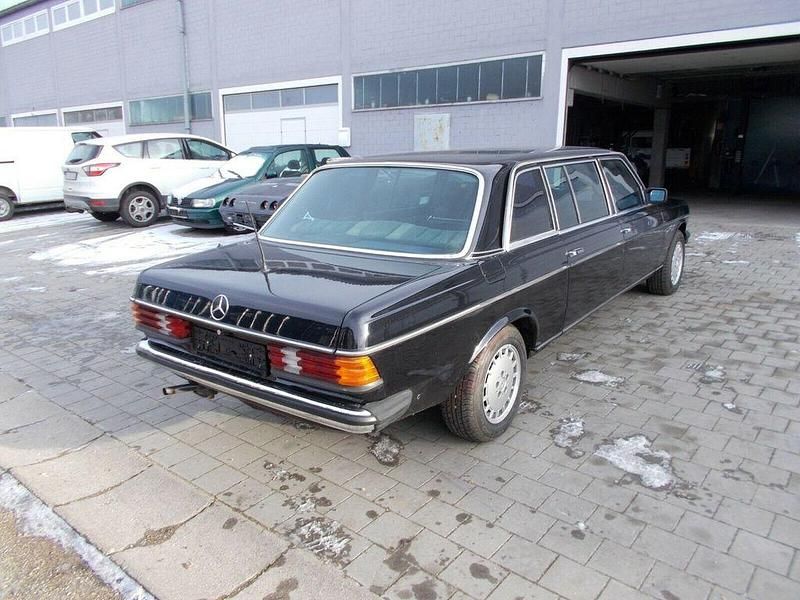 Gebraucht Mercedes 250 129 PS (94 kW) 1978 Schwarz Limousine