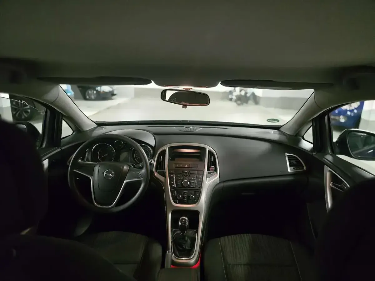 Brugt Opel Astra Edition 87 HK (63 kW) 2012 Sedan