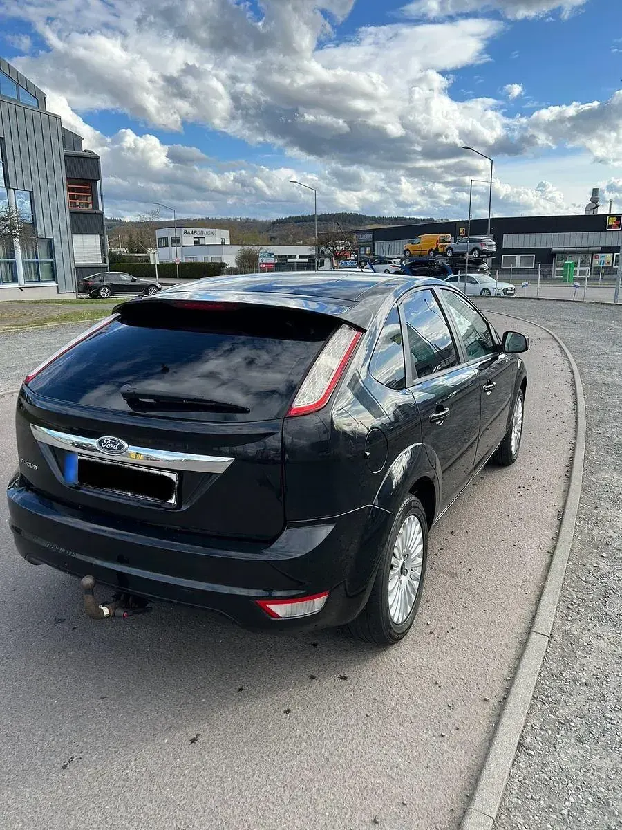 Gebraucht Ford Focus Ghia 116 PS (85 kW) 2008 Schwarz Limousine