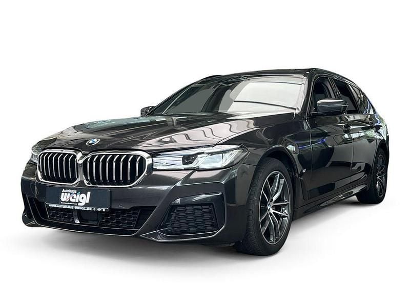 Grau Gebraucht 2021 BMW 520 Sport Line Kombi | 36.512 € (Fairer Preis) - Bild 1/4