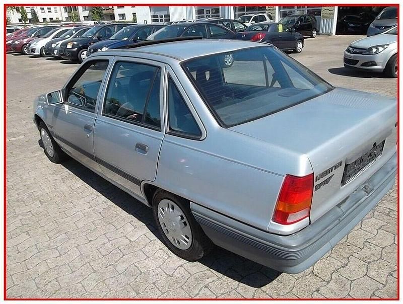 Gebraucht Opel Kadett S 75 PS (55 kW) 1991 Silber metallic Limousine