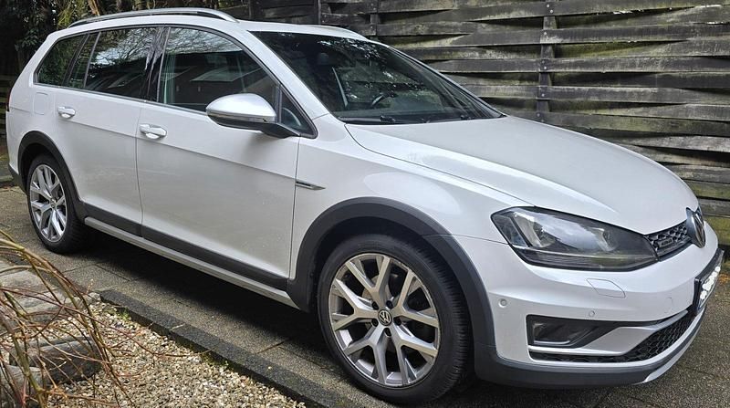 Gebraucht VW Golf Alltrack 184 PS (135 kW) 2015 Weiß Kombi