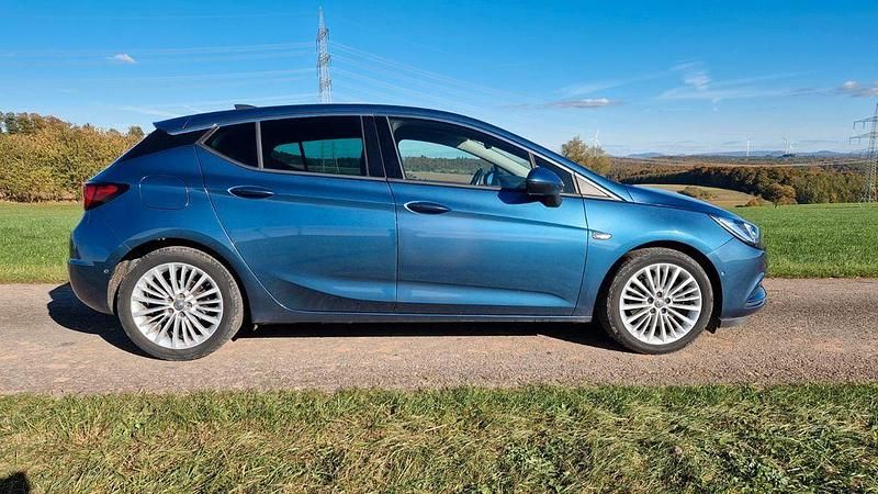 Gebraucht Opel Astra Innovation 136 PS (100 kW) 2015 Blau Limousine