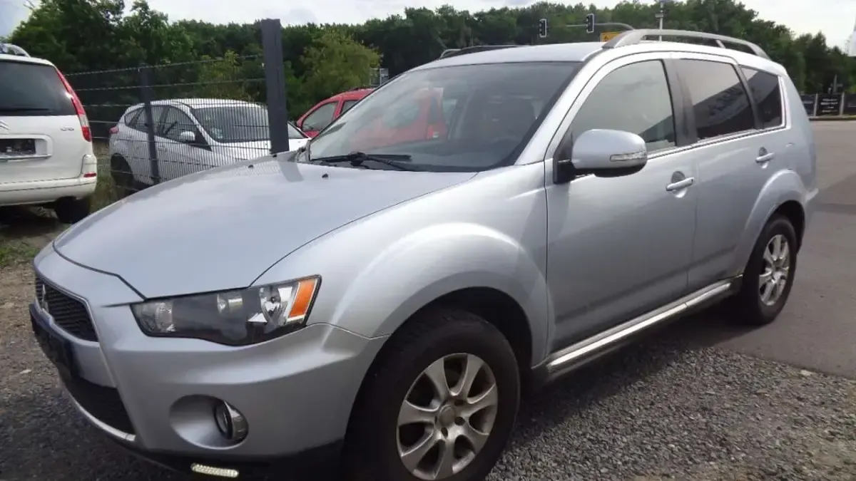 Gebraucht Mitsubishi Outlander Edition 177 PS (130 kW) 2010 Silber SUV