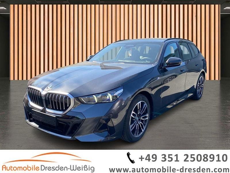 Grau Gebraucht 2024 BMW 520 M Sport Kombi | 52.980 € - Bild 1/3