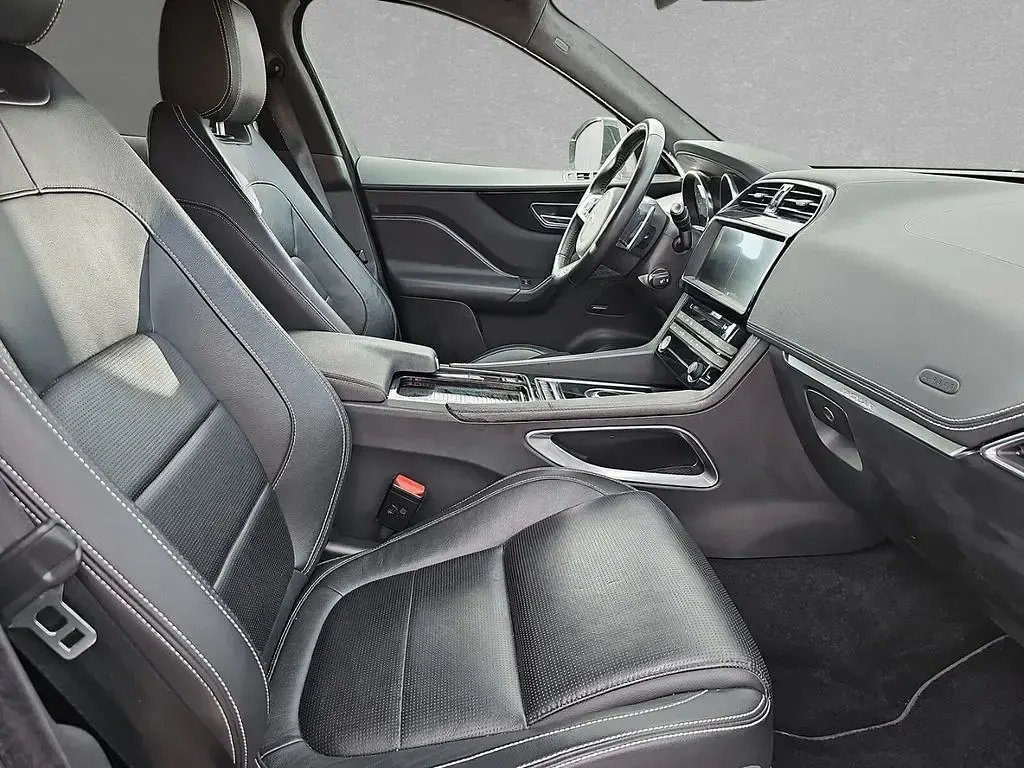 Gebraucht Jaguar F-Pace R-Sport 181 PS (133 kW) 2020 Yulong white (weiss) SUV
