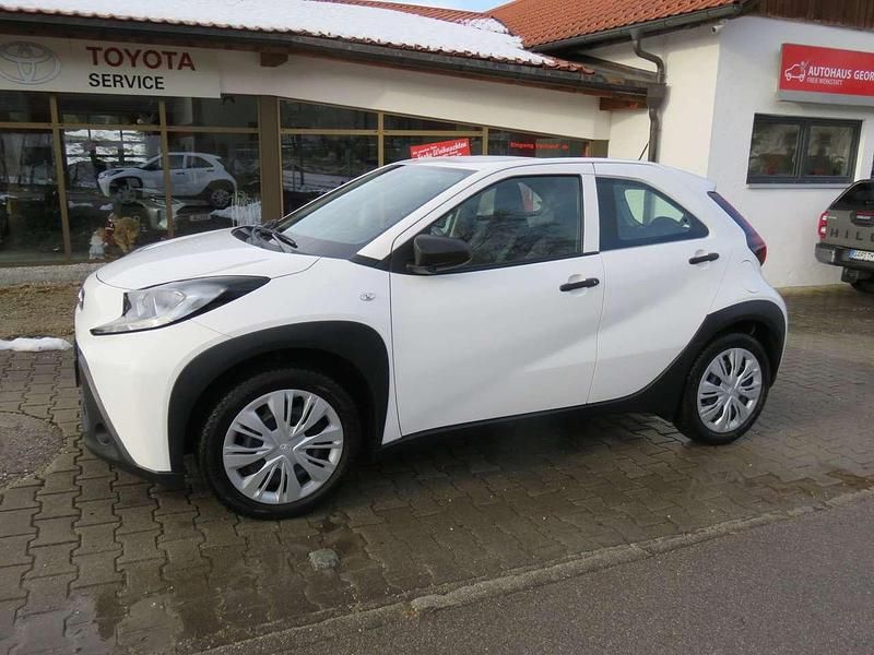 Super white 2 Gebraucht 2023 Toyota Aygo X Basis SUV | 13.990 € (Guter Preis) - Bild 1/4