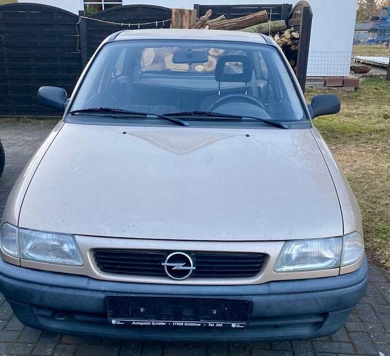 Gebraucht Opel Astra 60 PS (44 kW) 1997 Gold Limousine