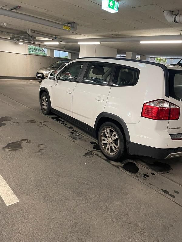 Weiß Gebraucht 2012 Chevrolet Orlando SUV | 6.200 € (Fairer Preis) - Bild 1/3