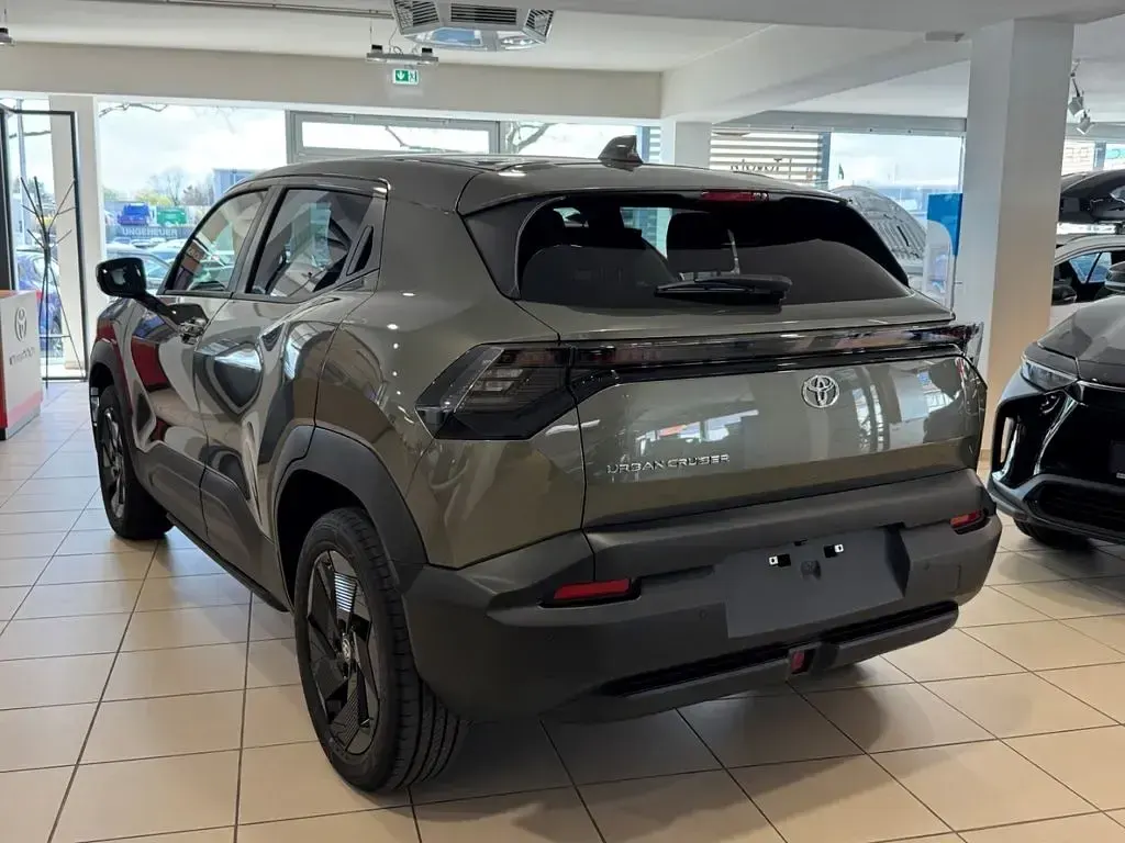 Neu Toyota Urban Cruiser 127 kW (174 PS) 2026 Pine green SUV