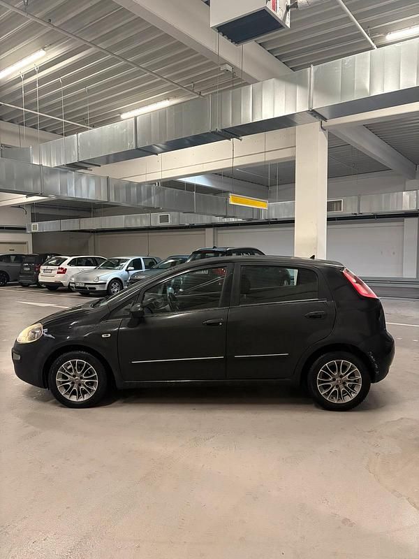 Gebraucht Fiat Punto 70 PS (51 kW) 2011 Schwarz Kleinwagen