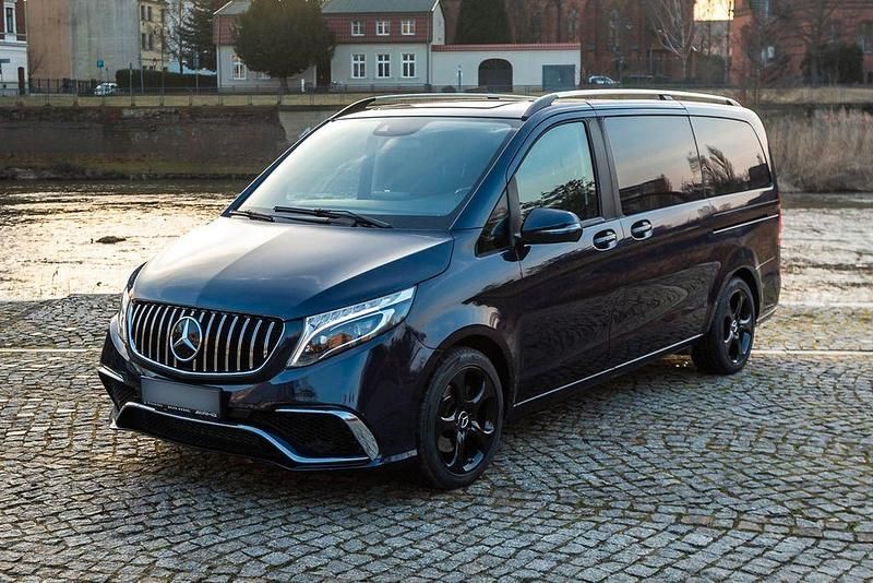 Gebraucht Mercedes V220 Edition 163 PS (119 kW) 2018 Blau Van / Kleinbus