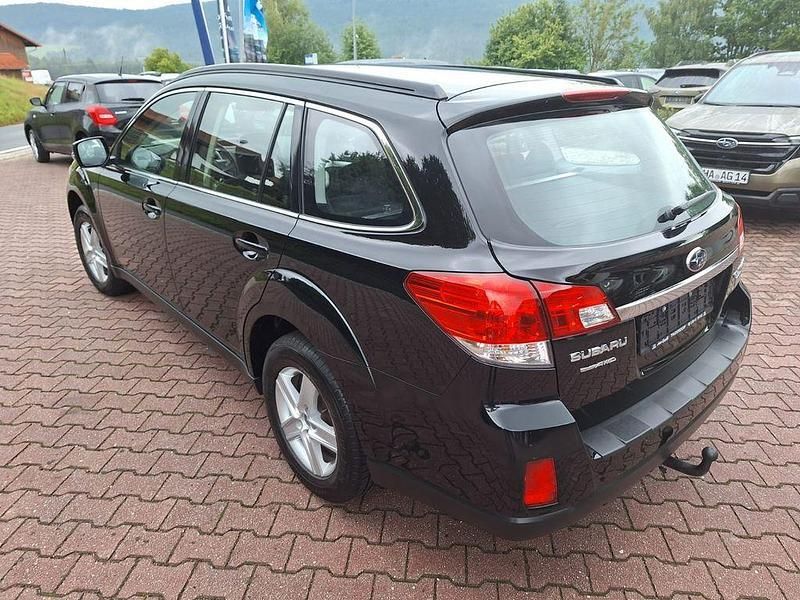 Gebraucht Subaru Outback Trend 150 PS (110 kW) 2012 Crystal black silica 04s SUV