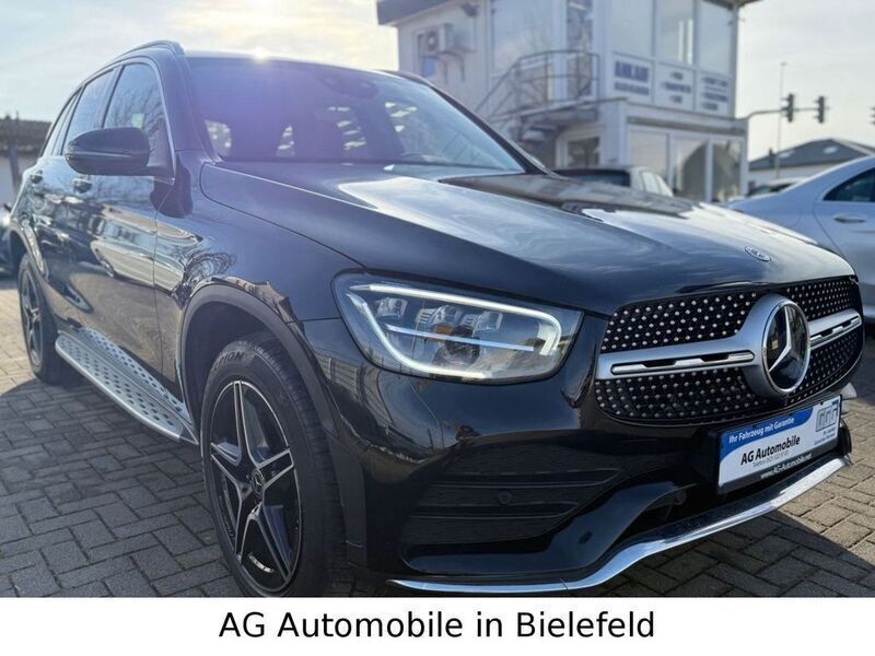 Schwarz Gebraucht 2021 Mercedes GLC300e AMG SUV | 35.499 € (Etwas zu teuer) - Bild 1/4