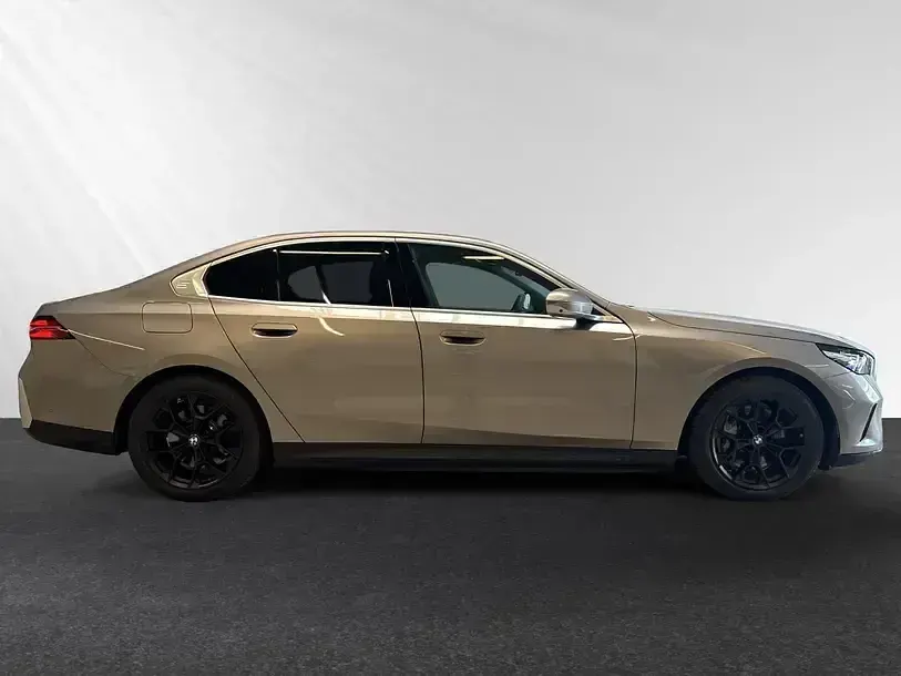 Gebraucht BMW 550e Comfort Edition 489 PS (359 kW) 2024 Oxidgrau metallic Limousine