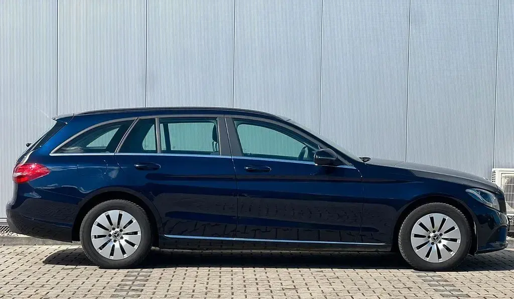 Gebraucht Mercedes C220 194 PS (142 kW) 2019 Blau Limousine