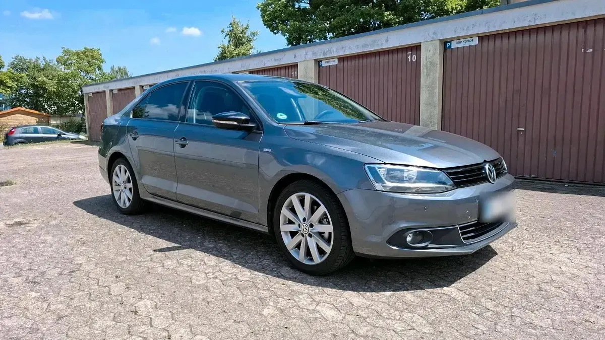 Usata VW Jetta Match 105 CV (77 kW) 2012 Grigio Berlina