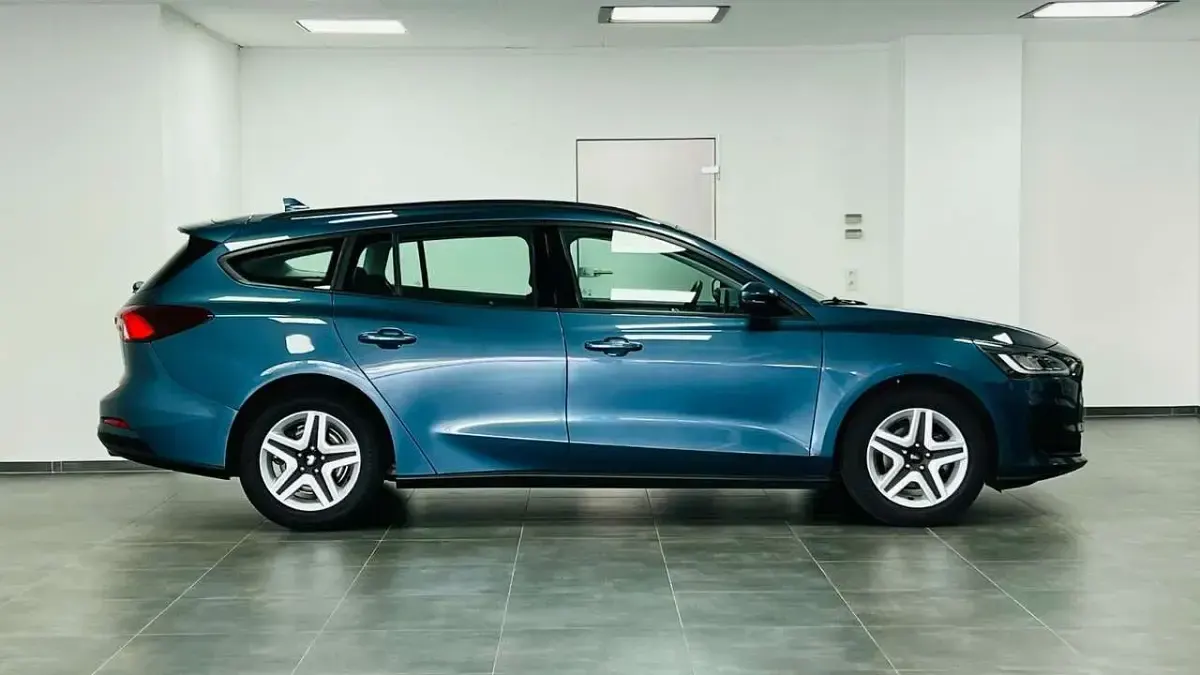 Gebraucht Ford Focus Cool & Connect 101 PS (74 kW) 2022 Chrome blue Kombi