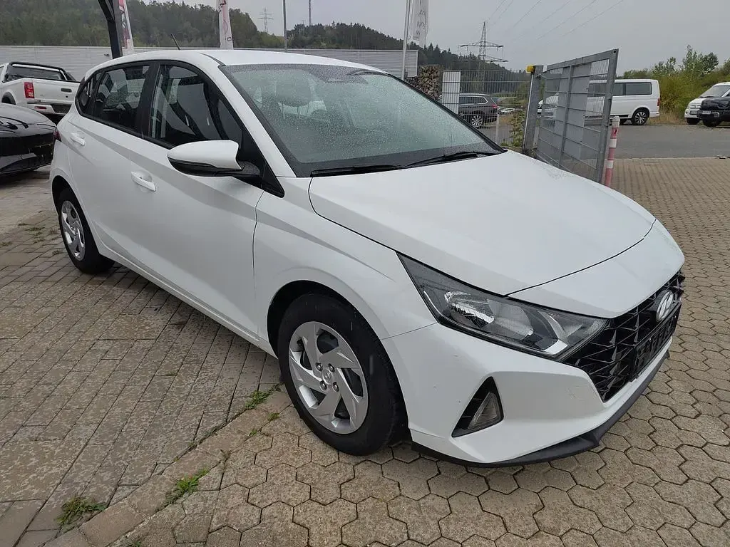 Gebraucht Hyundai i20 101 PS (74 kW) 2022 Weiß Kleinwagen