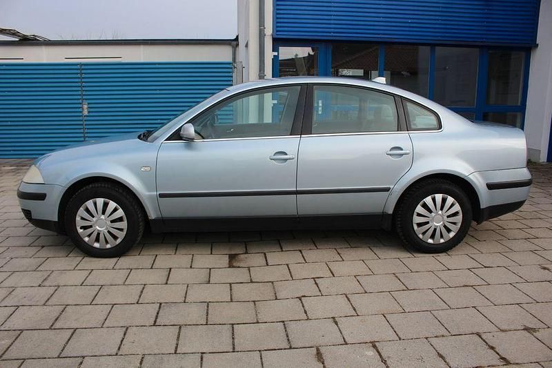 Gebraucht VW Passat 116 PS (85 kW) 2001 Blau Limousine
