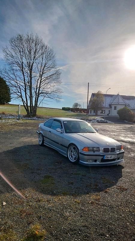 Silber Gebraucht 2025 BMW 323 M Sport Coupé | 14.000 € - Bild 1/4